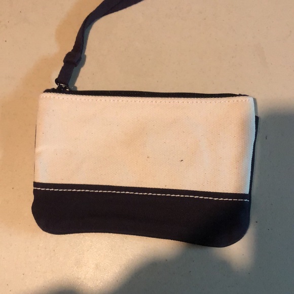 Lands’ End Wristlet - Picture 4 of 6